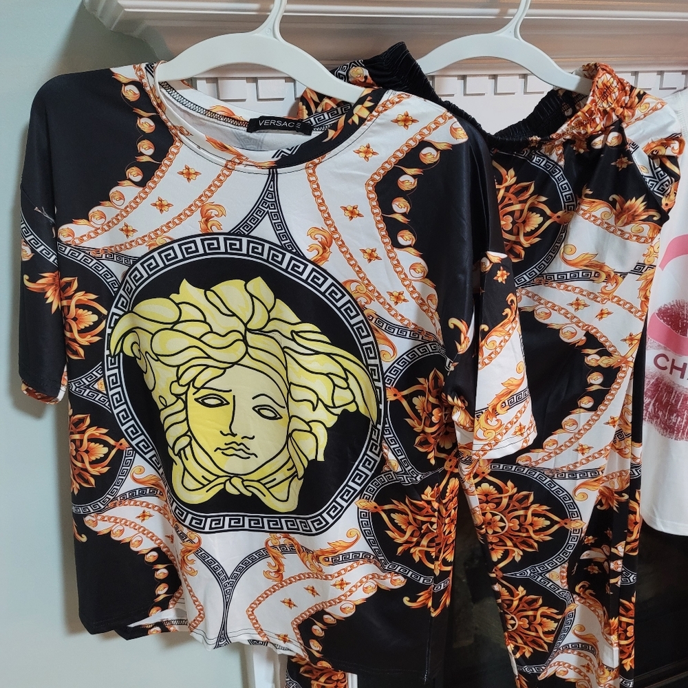 Clothing - Picture 3 of 4